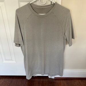 lululemon athletica Men's Short-Sleeve with Hawaiian Islands